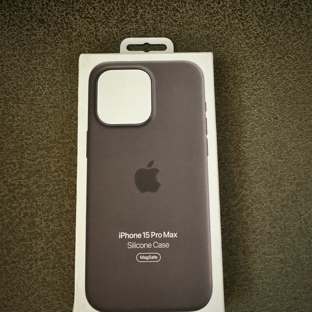 Apple iPhone 15 Pro Max Silicone Case with MagSafe - Clay